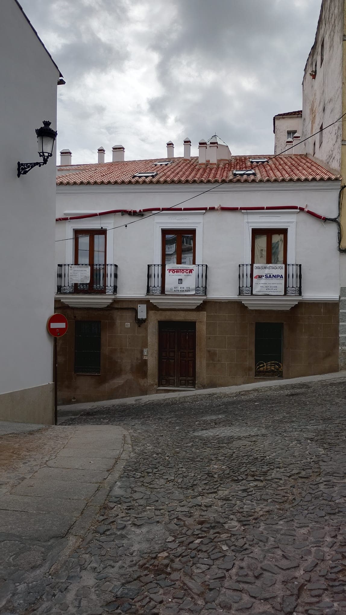 fachada de edificio recién reformada